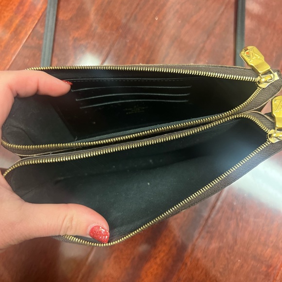Louis Vuitton Reverse Monogram Giant Double Zip Pochette - Picture 3 of 4